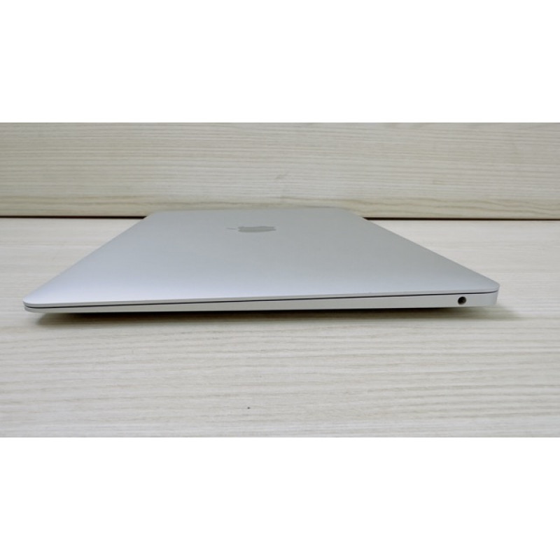 MacBook Air 2020 Silver i5 1.1ghz 8/256